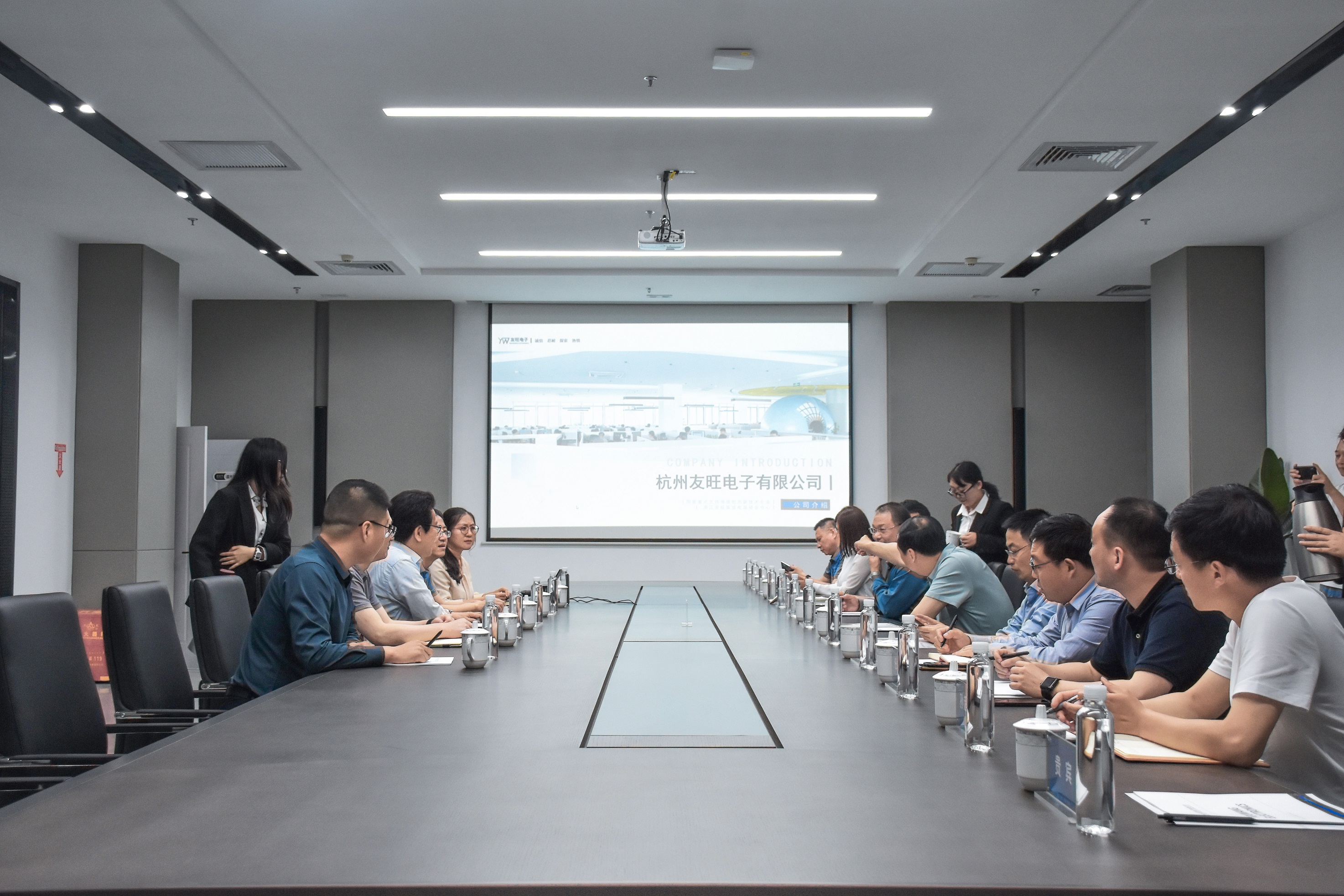 
                            福州市臺港澳辦、杭州市臺辦、濱江區(qū)臺辦領導一行蒞臨我公司走訪調(diào)研